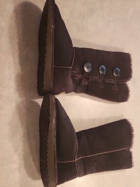 UGG Chestnut Brown Suede Short Boot